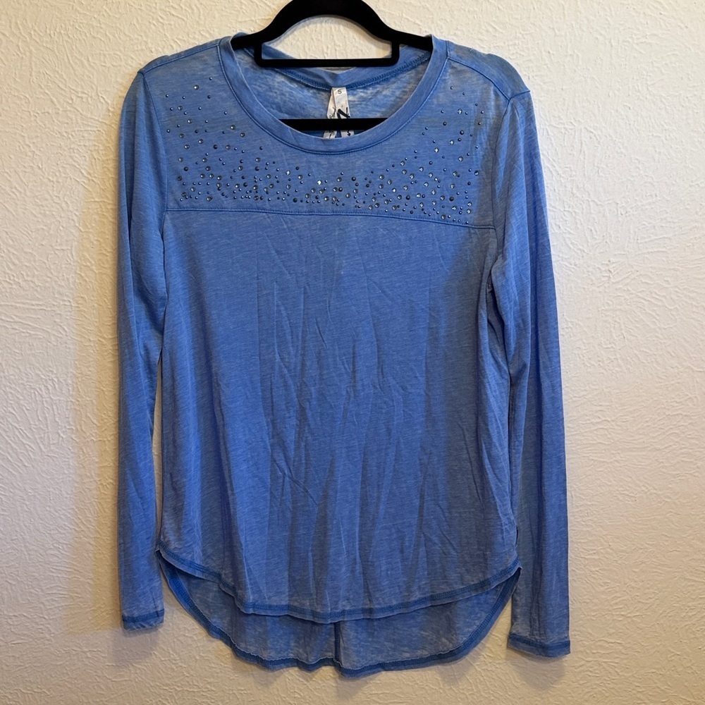 💎💎💎3 for 12$💎💎💎Blue Long Sleeve Women's Embellished Top-small
